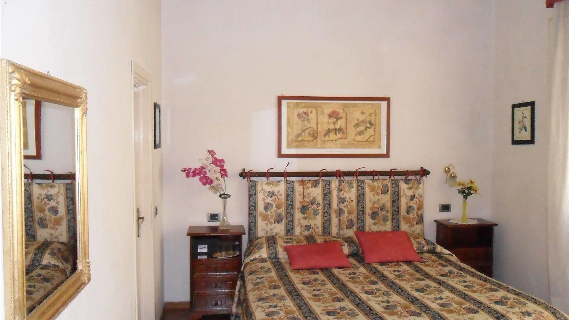 Piccolo Hotel Con Access Ztl !!! Nel Centro Storico Di Firenze !!!  Florenz